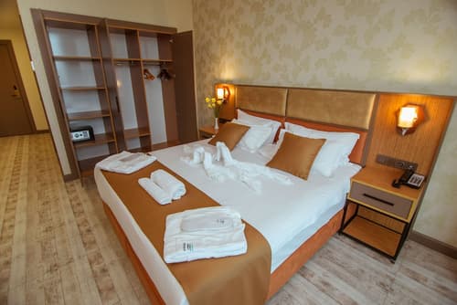 New Wave Hotel, Room