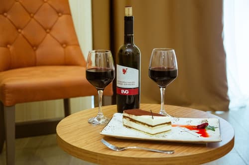 New Wave Hotel, Room