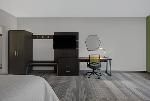 Holiday Inn Express Milwaukee Downtown by IHG, Room