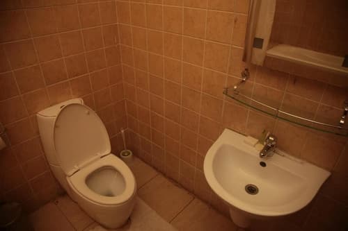 Haitel Guest Inn, Bathroom