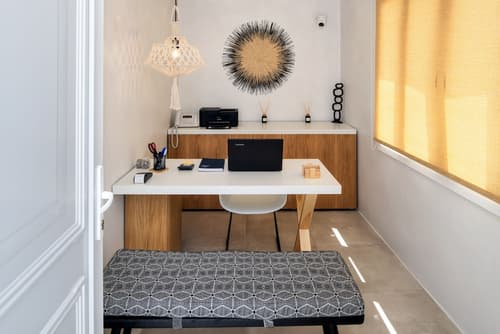 Hill Suites, Reception