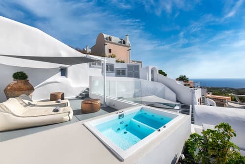 Hill Suites, Primary image