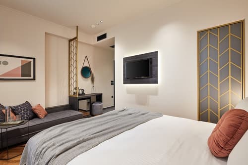 Λιθεία-Lithia, Room