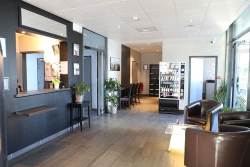 Adonis Paris Sud, Primary image