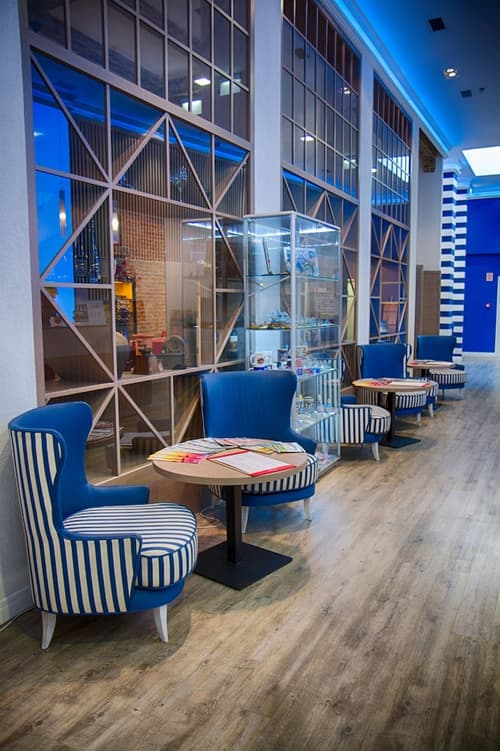 Estilo Fashion Hotel, Lobby sitting area