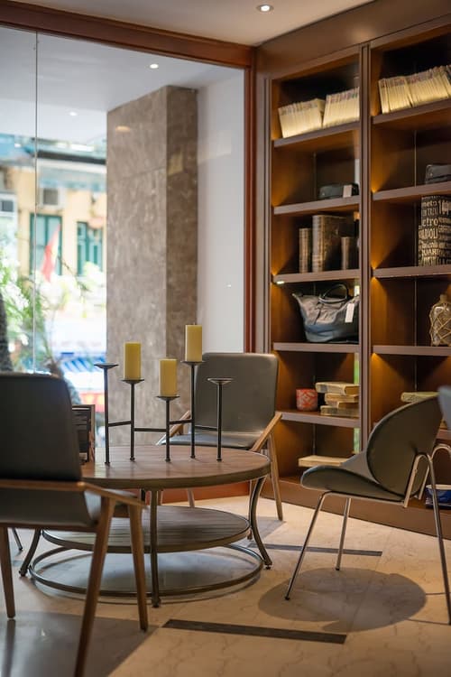 Hanoi E Central Hotel, Lobby sitting area