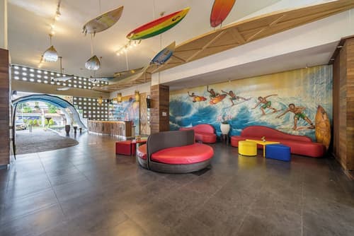 Bliss Surfer Hotel Legian, Lobby sitting area