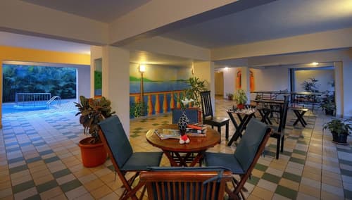 TreeHouse Blue Hotel & Serviced Apartments, Lobby sitting area