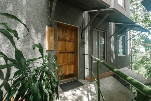 Ambong Rainforest Retreat, Interior entrance