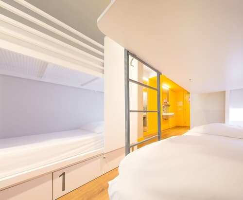 Generator Barcelona, Room