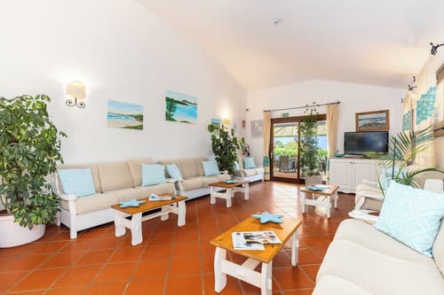 Piccolo Pevero, Lobby sitting area