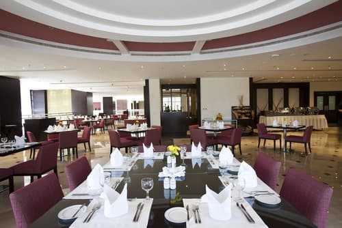 Central Hotel Doha, Restaurant