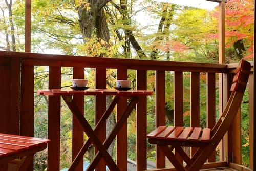Futarishizuka Hakuun, Porch