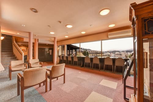 Futarishizuka Hakuun, Lobby sitting area