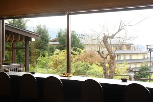 Futarishizuka Hakuun, Lobby lounge