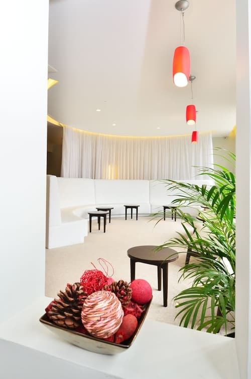 Axiom Park Hotel, Reception