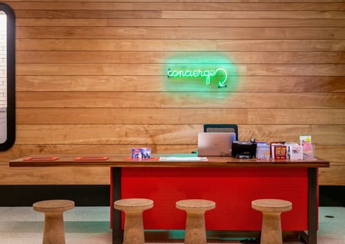 Pod 39, Concierge desk