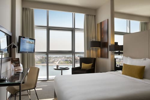 Centro Capital Centre, Room