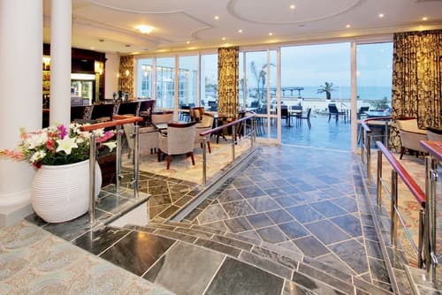 The Beach Hotel, Lobby sitting area