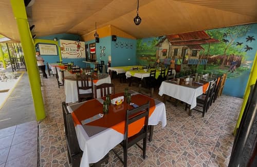 Hotel El Icaco Tortuguero, Restaurant
