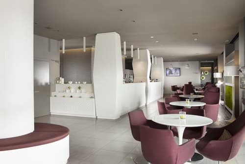 8Piuhotel, Reception