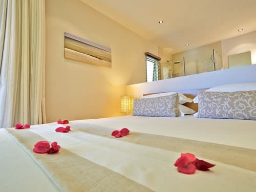 Bon Azur Beachfront Suites & Penthouses with LOV, Room