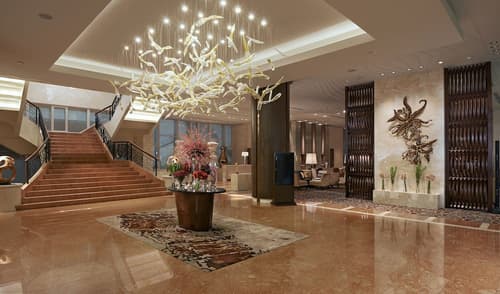 Fairmont Makati, Lobby