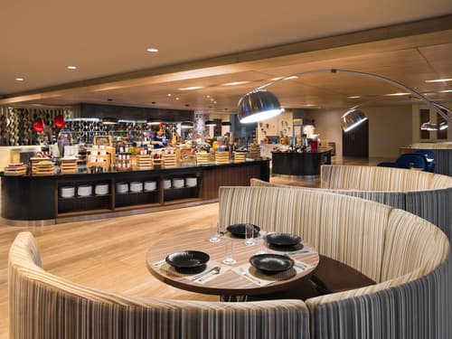 Novotel Jakarta Gajah Mada, Restaurant