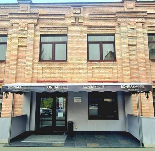 Bontiak Hotel, Property entrance