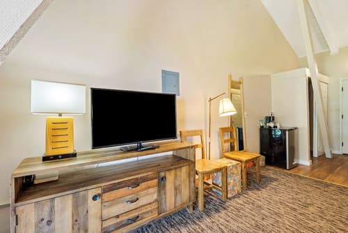 The ISO by Castle, Room