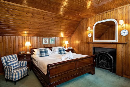 Eilean Iarmain, Room