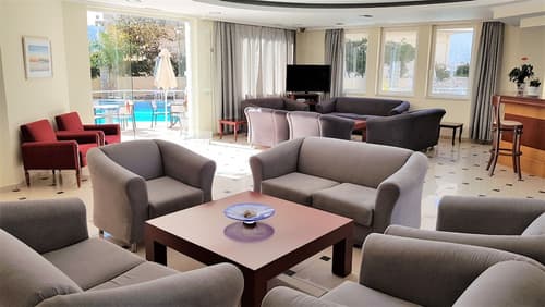 Sunny Bay Hotel, Lobby sitting area