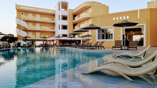 Sunny Bay Hotel, Outdoor pool