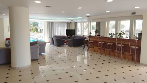 Sunny Bay Hotel, Lobby sitting area