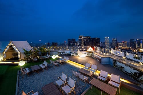 Dorsett Chengdu, Bar (on property)