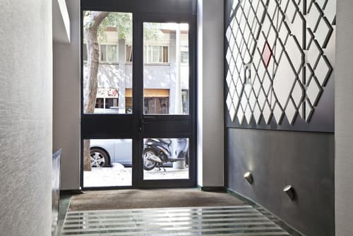 AinB Sagrada Familia Apartments, Interior entrance