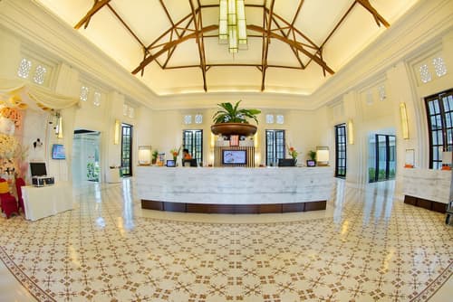 HARRIS Hotel & Conventions Malang, Interior entrance