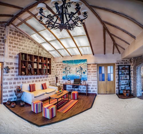 Hotel de Sal Luna Salada, Lobby sitting area