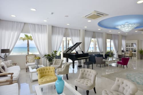 Sidari Beach Hotel, Lobby sitting area
