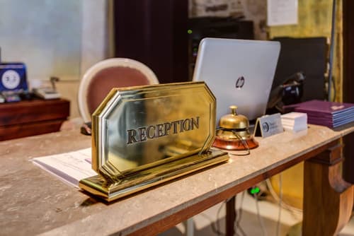 Hotel Hippocampus, Reception