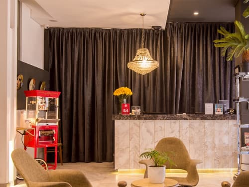 Hotel Regina, Reception