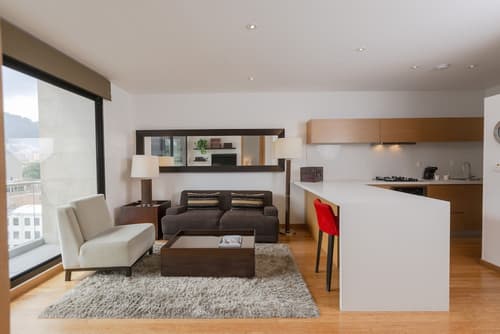 93 Luxury Suites & Residences, Room