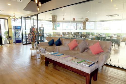 Siri Oriental Bangkok Hotel, Reception