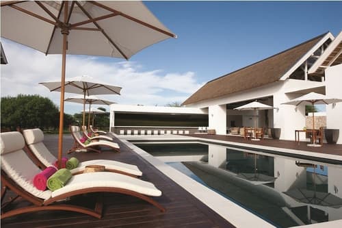 Emanya at Etosha Game Lodge, Outdoor pool