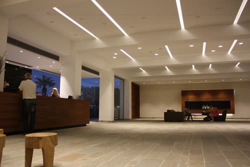 Amphora Hotel & Suites, Reception