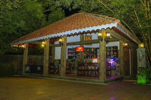 Heritage Hotel, Poolside bar