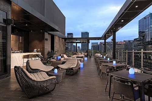 Seda BGC (Bonifacio Global City), Bar (on property)
