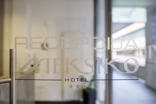 Meksiko Hotel, Reception