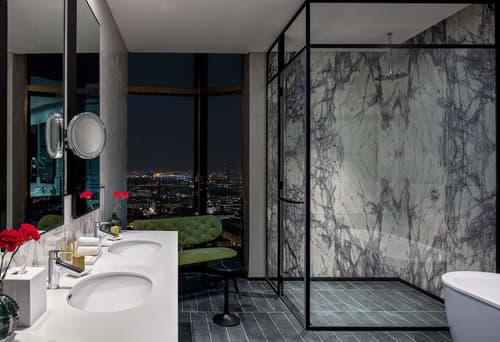 DoubleTree by Hilton Dubai M Square Hotel & Residences, Bathroom shower