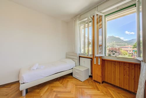 Margherita Near Lake - Family Friendly, Room